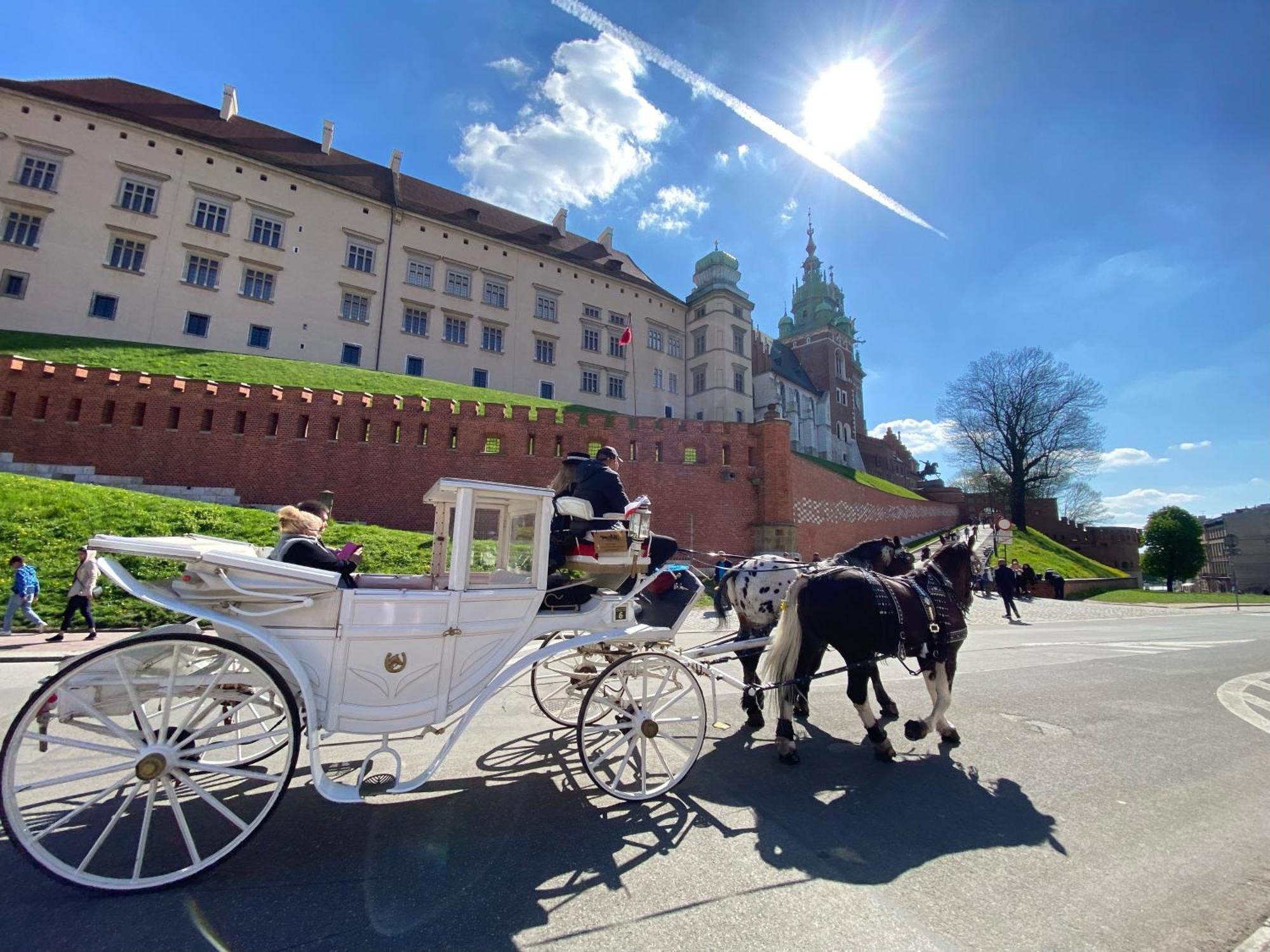 Lux Stays By Torres At K39 Краков Экстерьер фото